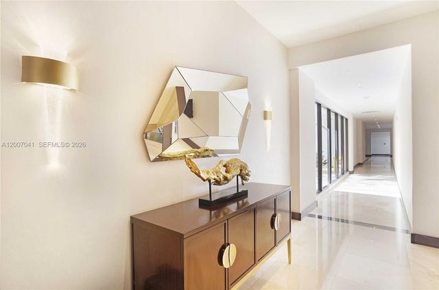 20505 E Country Club Dr 836, Aventura, FL 33180