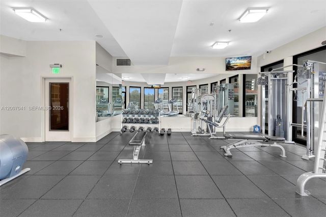 20505 E Country Club Dr 836, Aventura, FL 33180