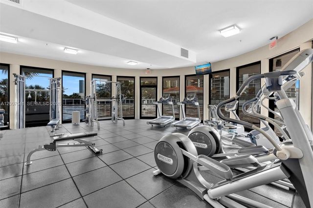 20505 E Country Club Dr 836, Aventura, FL 33180