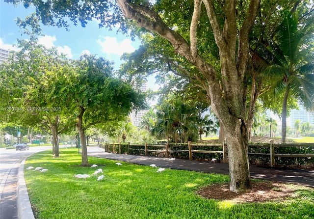 20505 E Country Club Dr 836, Aventura, FL 33180