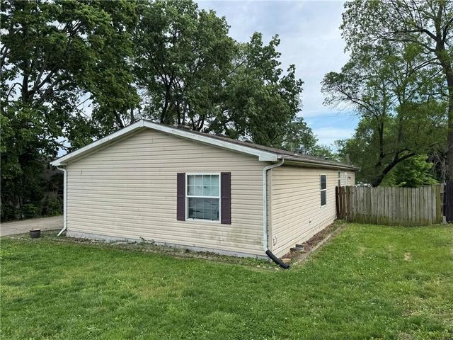 307 E Agnes Street, Mclouth, KS 66054