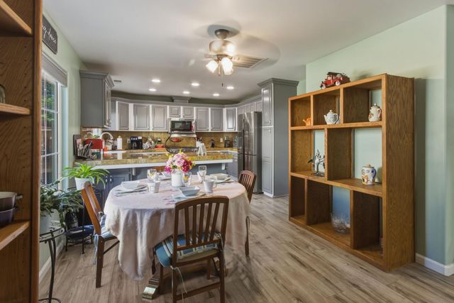 1201 W Donna Dr, Merced, CA 95348