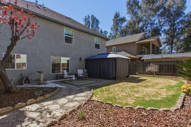 1201 W Donna Dr, Merced, CA 95348