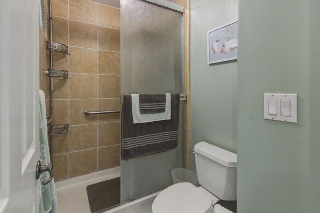 1201 W Donna Dr, Merced, CA 95348