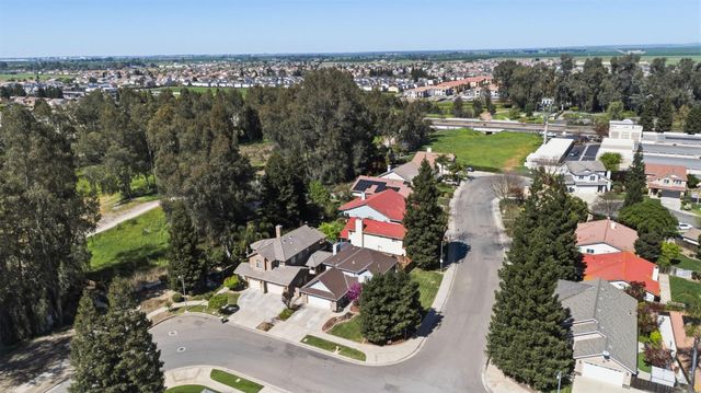 1201 W Donna Dr, Merced, CA 95348