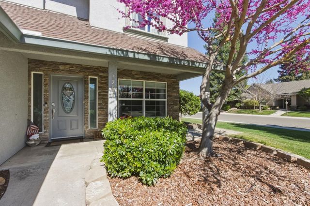 1201 W Donna Dr, Merced, CA 95348