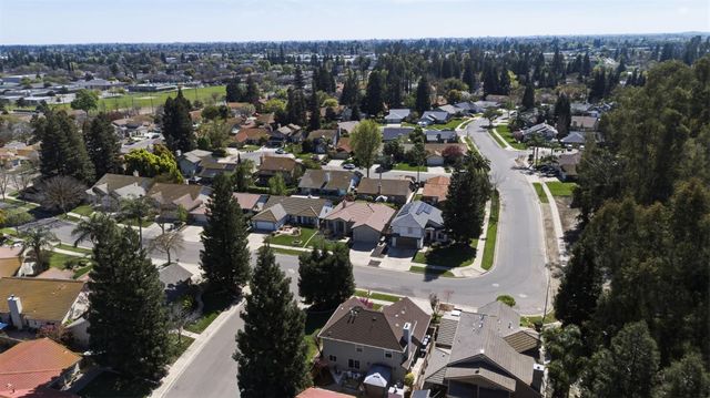 1201 W Donna Dr, Merced, CA 95348