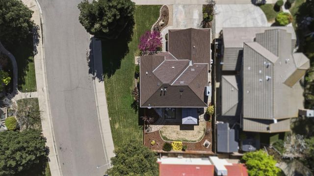 1201 W Donna Dr, Merced, CA 95348