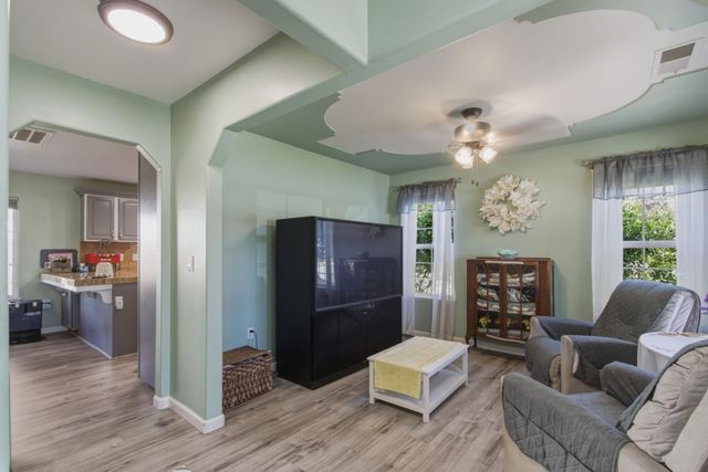 1201 W Donna Dr, Merced, CA 95348