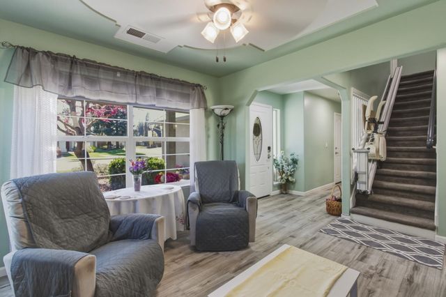 1201 W Donna Dr, Merced, CA 95348