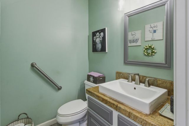 1201 W Donna Dr, Merced, CA 95348