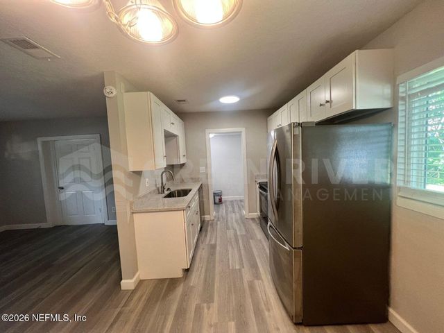 6817 CAMELOT Road, Jacksonville, FL 32211