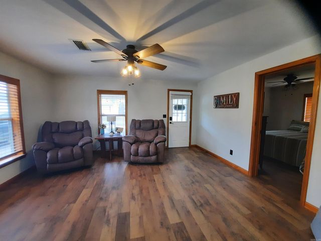 210 N Vine Avenue, Mountain View, AR 72560