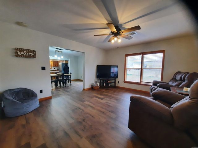 210 N Vine Avenue, Mountain View, AR 72560