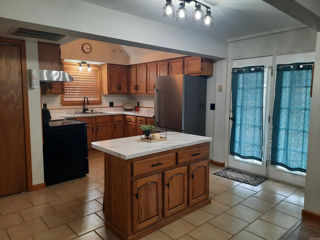 210 N Vine Avenue, Mountain View, AR 72560