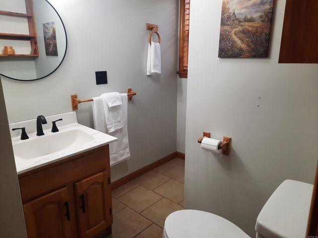 210 N Vine Avenue, Mountain View, AR 72560