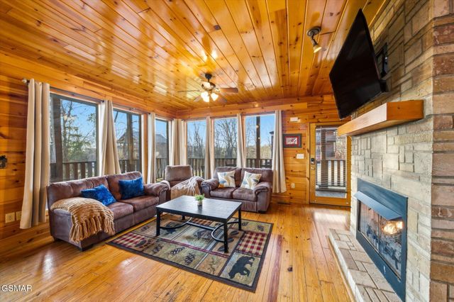 2022 Oakmont Drive, Sevierville, TN 37876