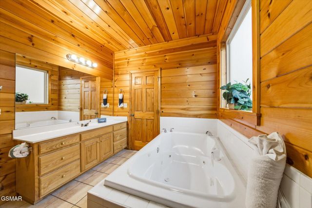 2022 Oakmont Drive, Sevierville, TN 37876