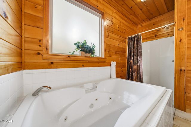 2022 Oakmont Drive, Sevierville, TN 37876