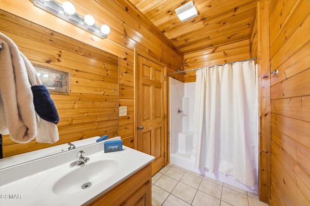 2022 Oakmont Drive, Sevierville, TN 37876