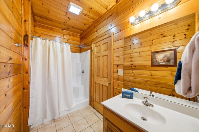 2022 Oakmont Drive, Sevierville, TN 37876