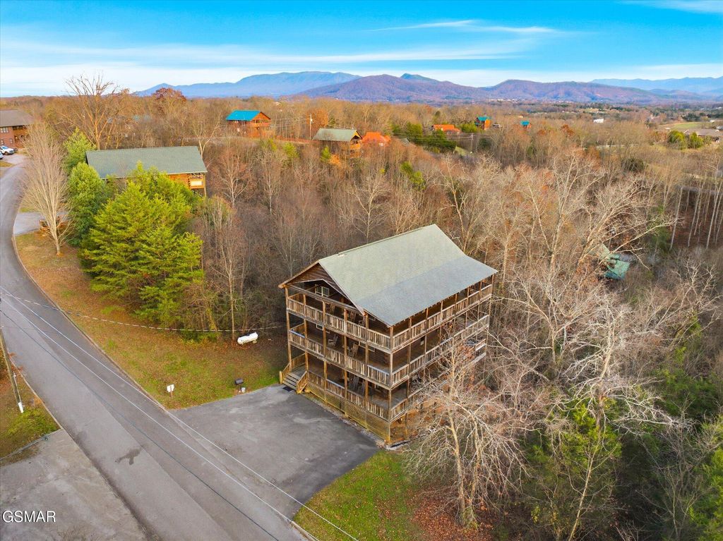 2022 Oakmont Drive, Sevierville, TN 37876