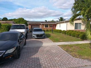 6561 SW 9th Pl, North Lauderdale, FL 33068