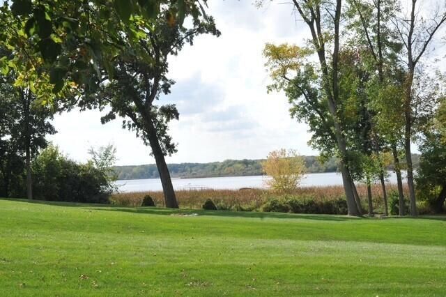8334 Virginia CIRCLE, Waterford, WI 53185