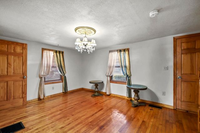 19 Lincoln St, Fitchburg, MA 01420