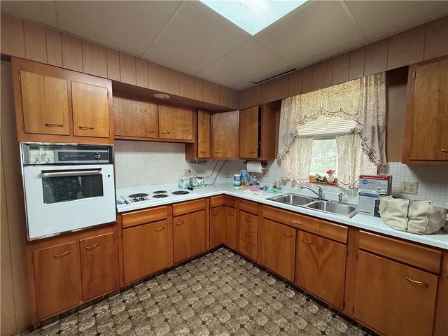 111 E Nodaway Street, Oregon, MO 64473