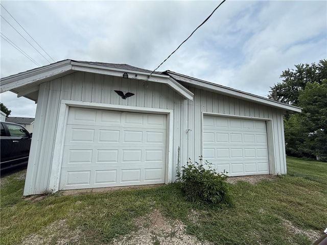 111 E Nodaway Street, Oregon, MO 64473