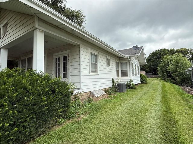 111 E Nodaway Street, Oregon, MO 64473