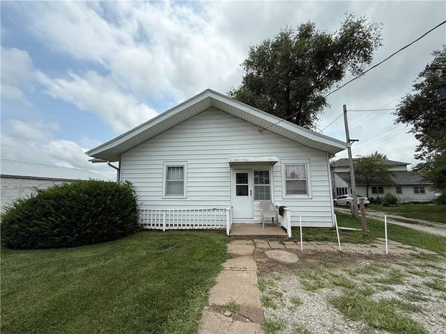 111 E Nodaway Street, Oregon, MO 64473