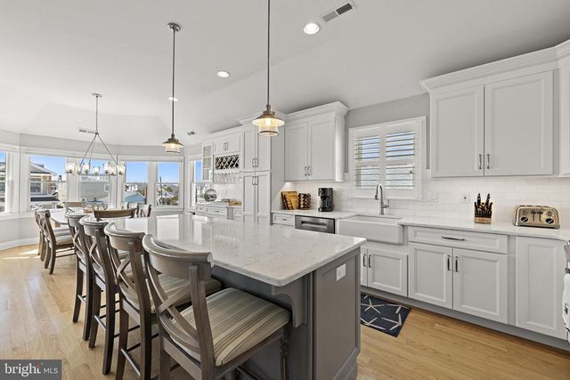 103 E MARINE LN, Long Beach, NJ 08008
