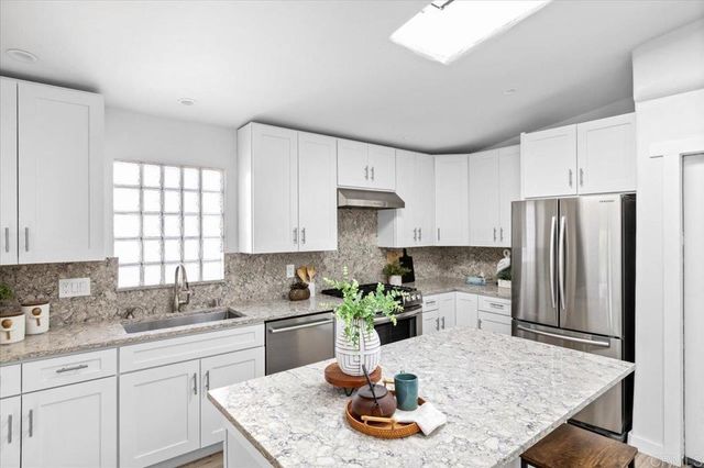 248 Coneflower Street, Encinitas, CA 92024
