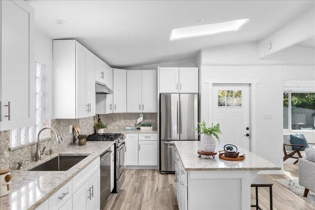 248 Coneflower Street, Encinitas, CA 92024