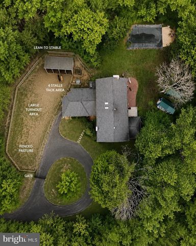 9935 HIGHLAND DR, Marshall, VA 20115