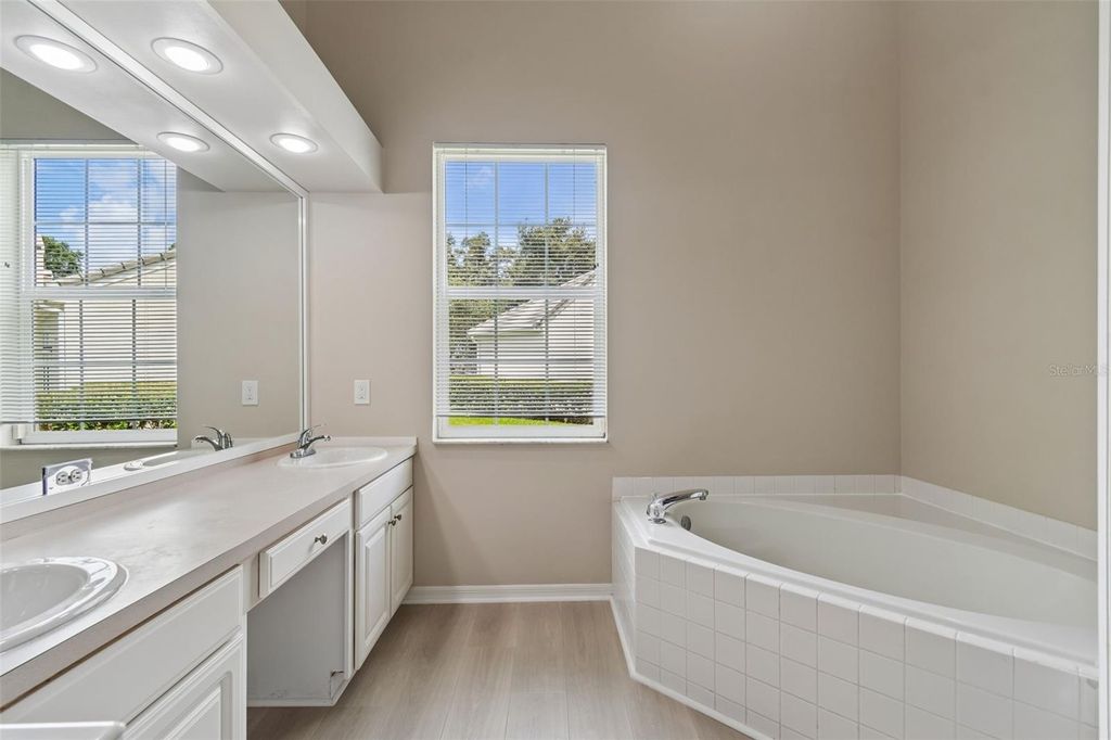 Image 33 of property listing at 4910 EBENSBURG DRIVE, Tampa, FL 33647