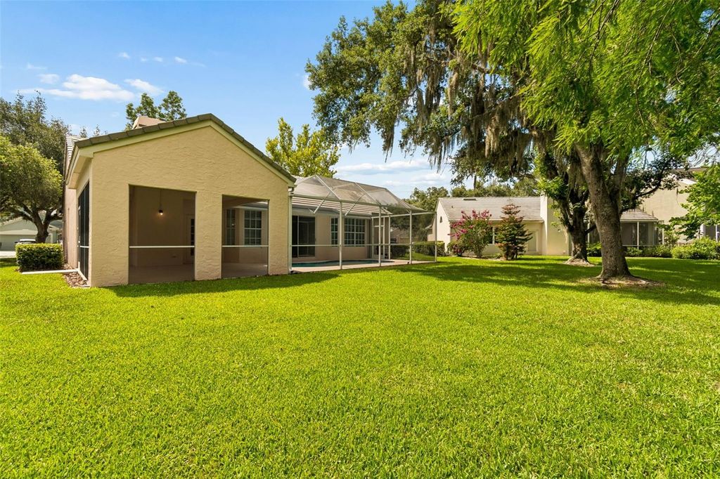 Image 48 of property listing at 4910 EBENSBURG DRIVE, Tampa, FL 33647