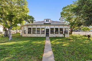 1028 Jefferson St, Kerrville, TX 78028