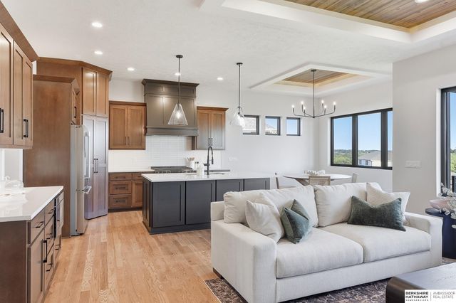 10955 S 102nd Street, Papillion, NE 68046