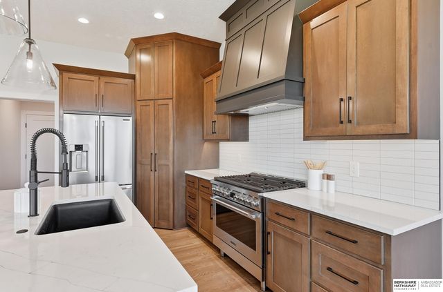 10955 S 102nd Street, Papillion, NE 68046