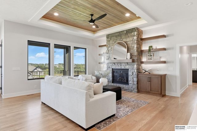 10955 S 102nd Street, Papillion, NE 68046