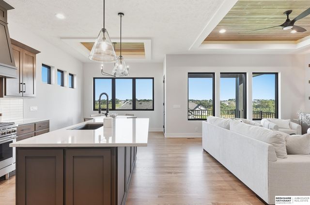 10955 S 102nd Street, Papillion, NE 68046