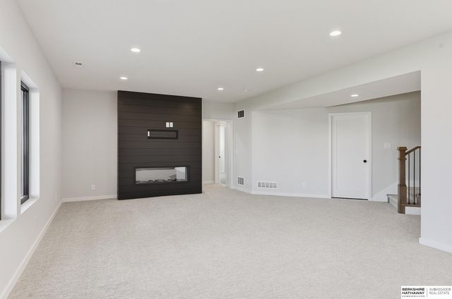 10955 S 102nd Street, Papillion, NE 68046