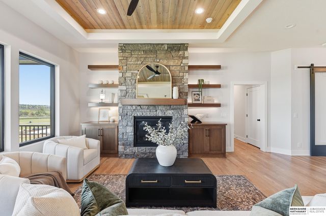 10955 S 102nd Street, Papillion, NE 68046
