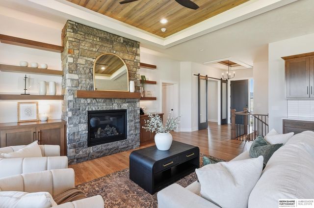 10955 S 102nd Street, Papillion, NE 68046