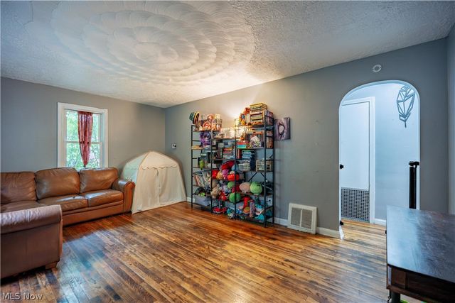 892 Hayden Avenue, Akron, OH 44320