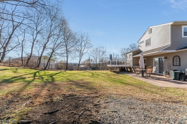 1 Oakwood Ter, Washington Boro, NJ 07882