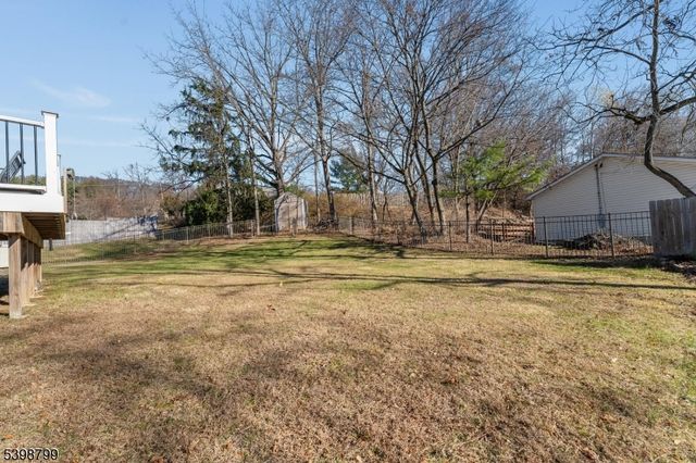 1 Oakwood Ter, Washington Boro, NJ 07882